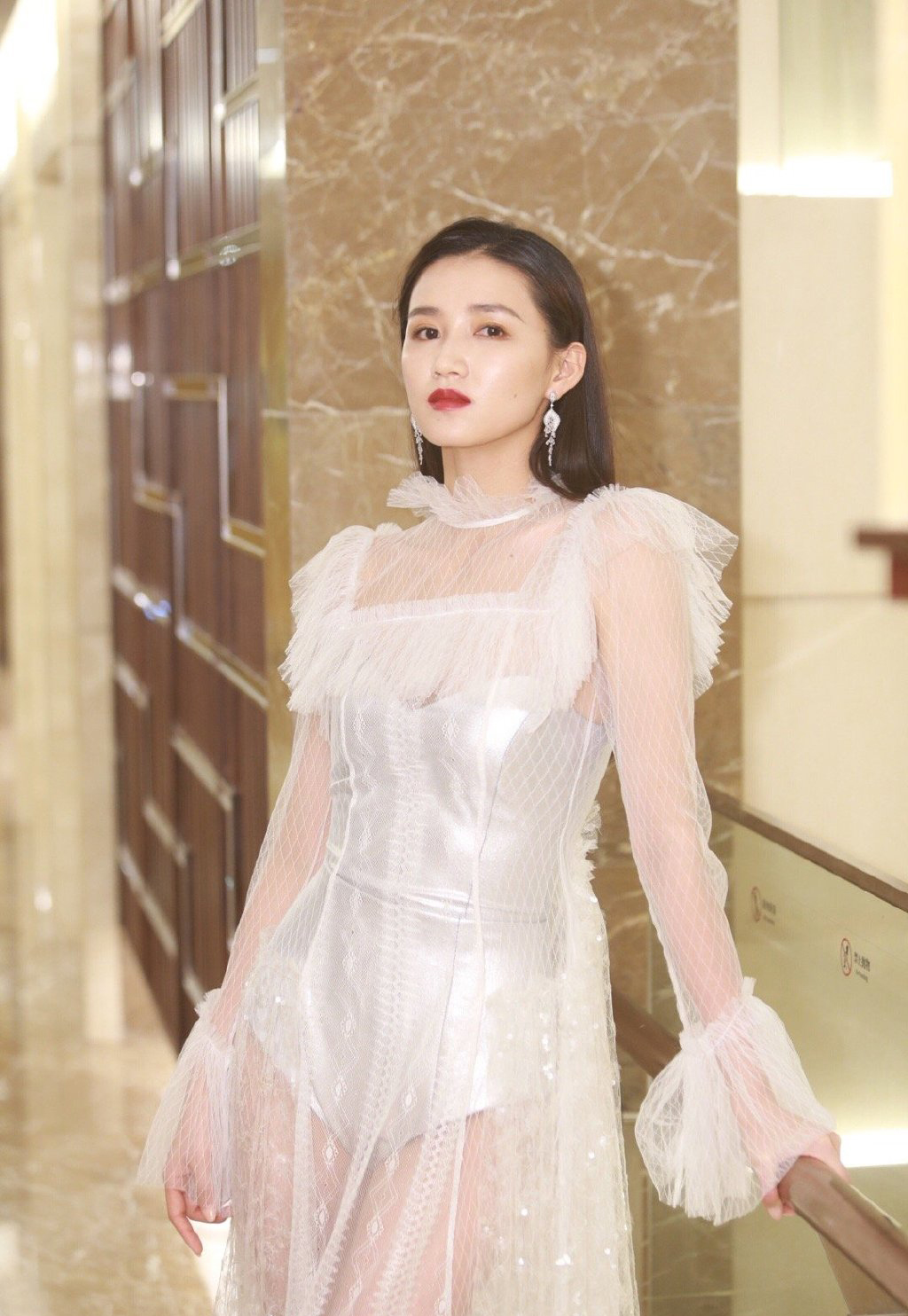 高清女星周开开高挑长腿写真图片