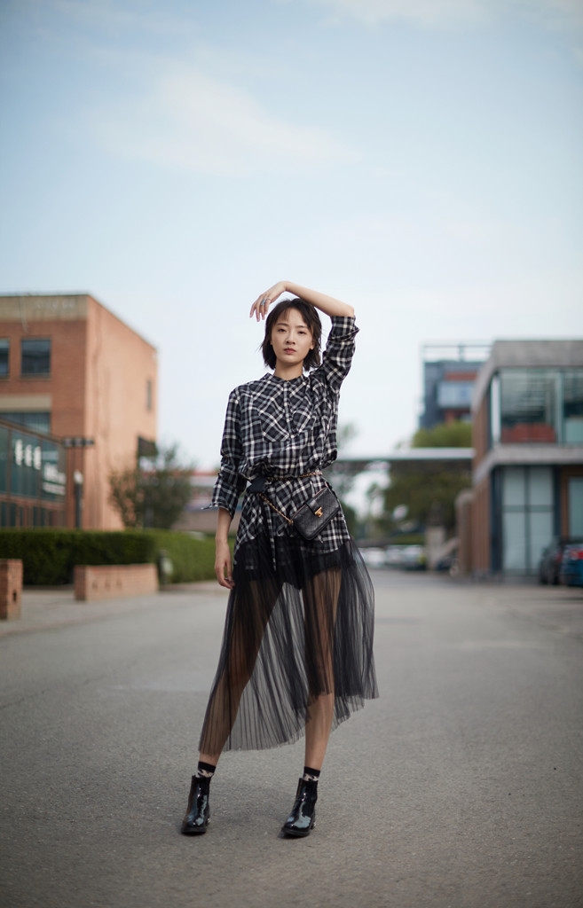 中国内地四川成都女演员孙铱早秋时尚街拍写真图片图片
