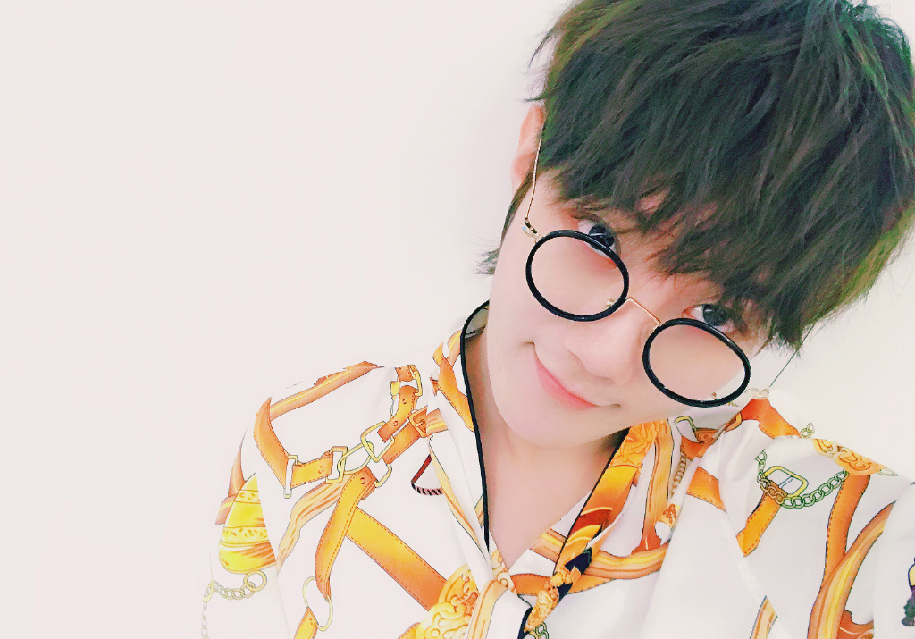 高清内地男星刘也红发清新写真图片图片