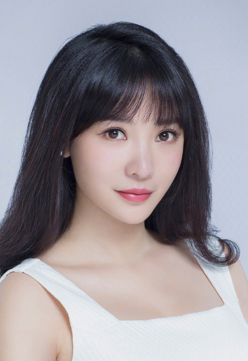 中国内地湖南衡阳女演员柳岩写真电脑桌面壁纸之网络美女图片