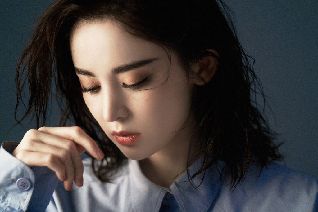 中国内地新疆乌鲁木齐市影视女演员古力娜扎微博之夜性感甜美写真图片图片
