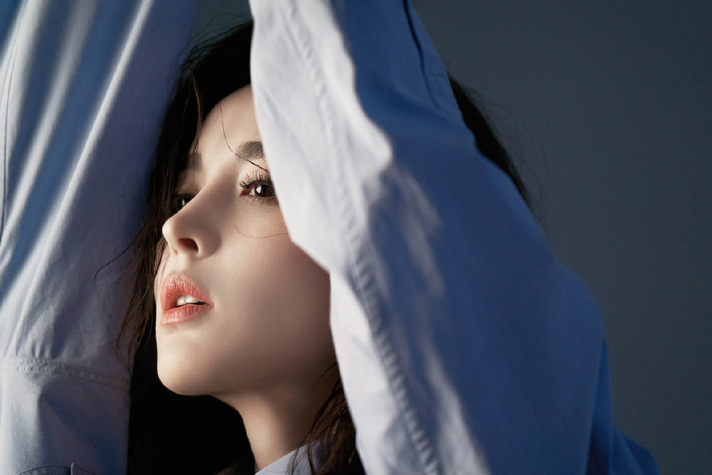 中国内地新疆乌鲁木齐市影视女演员古力娜扎微博之夜性感甜美写真图片图片