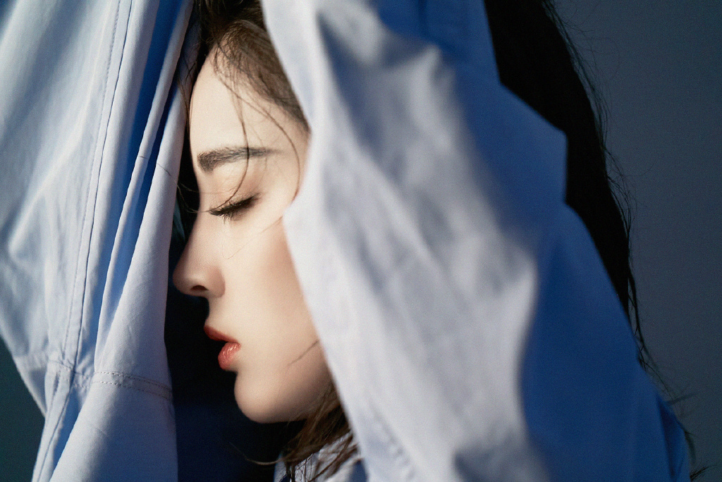 中国内地新疆乌鲁木齐市影视女演员古力娜扎微博之夜性感甜美写真图片图片