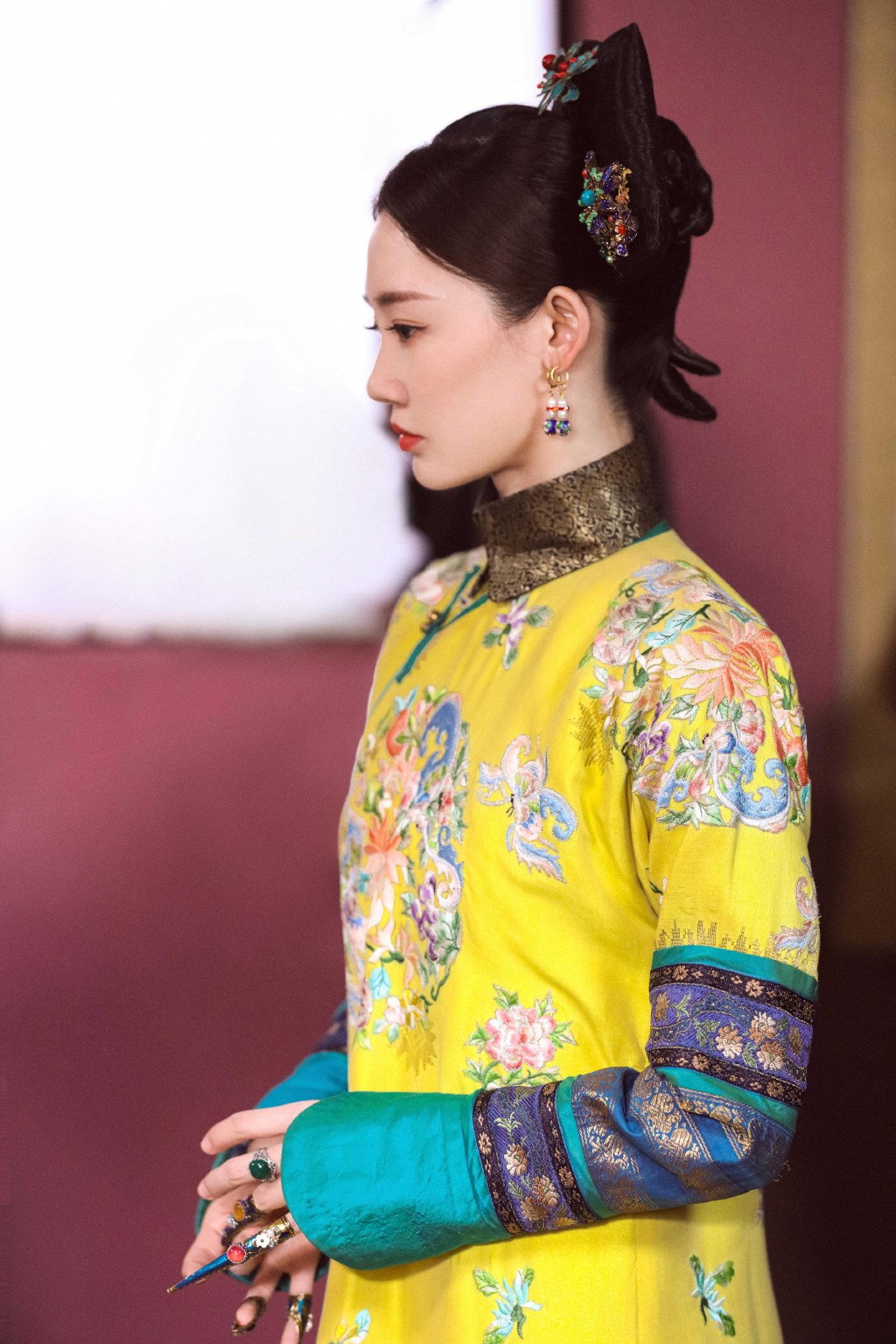 高清中国内地女演员美女苗苗清新甜美写真手机壁纸图片