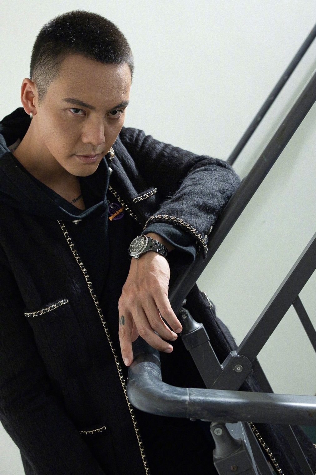 中国香港华语影视男演员歌手陈伟霆第四张个人专辑《headsortails》宣传写真图片陈伟霆专辑封面写真图片图片