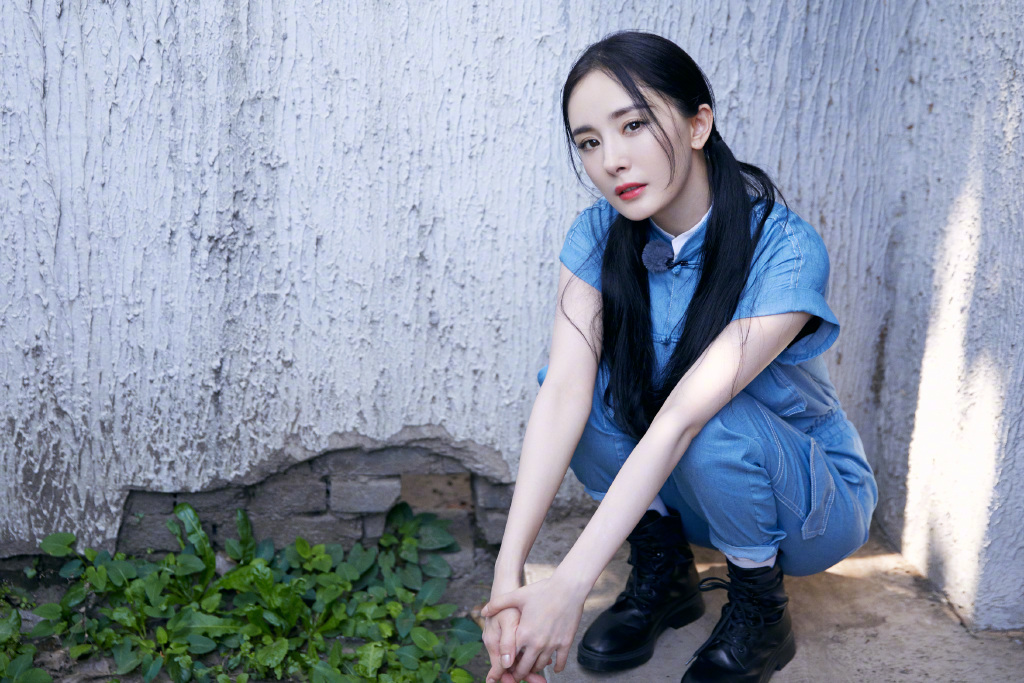 中国内地北京影视女演员杨幂优雅复古写真桌面壁纸图片