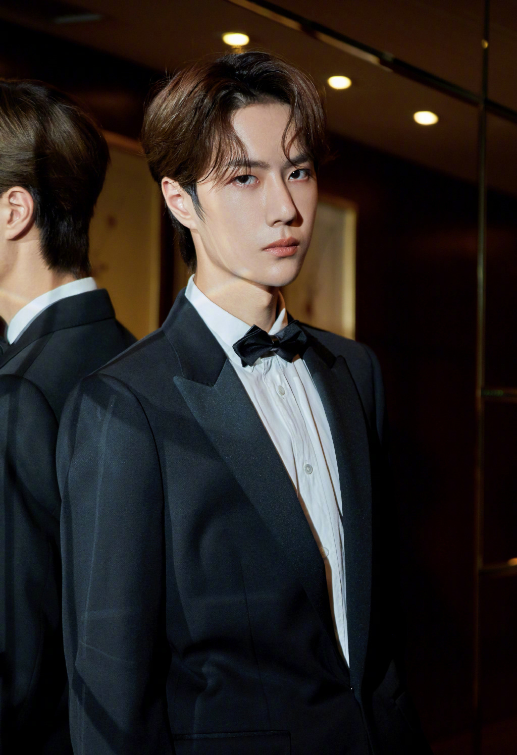 王一博冷峻型男最新白衣写真高清图片图片
