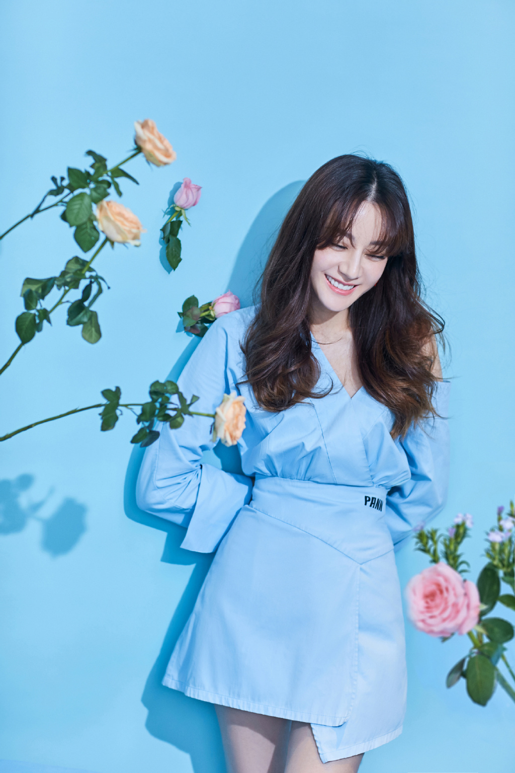 新疆乌鲁木齐美女演员迪丽热巴性感迷人写真桌面壁纸图片