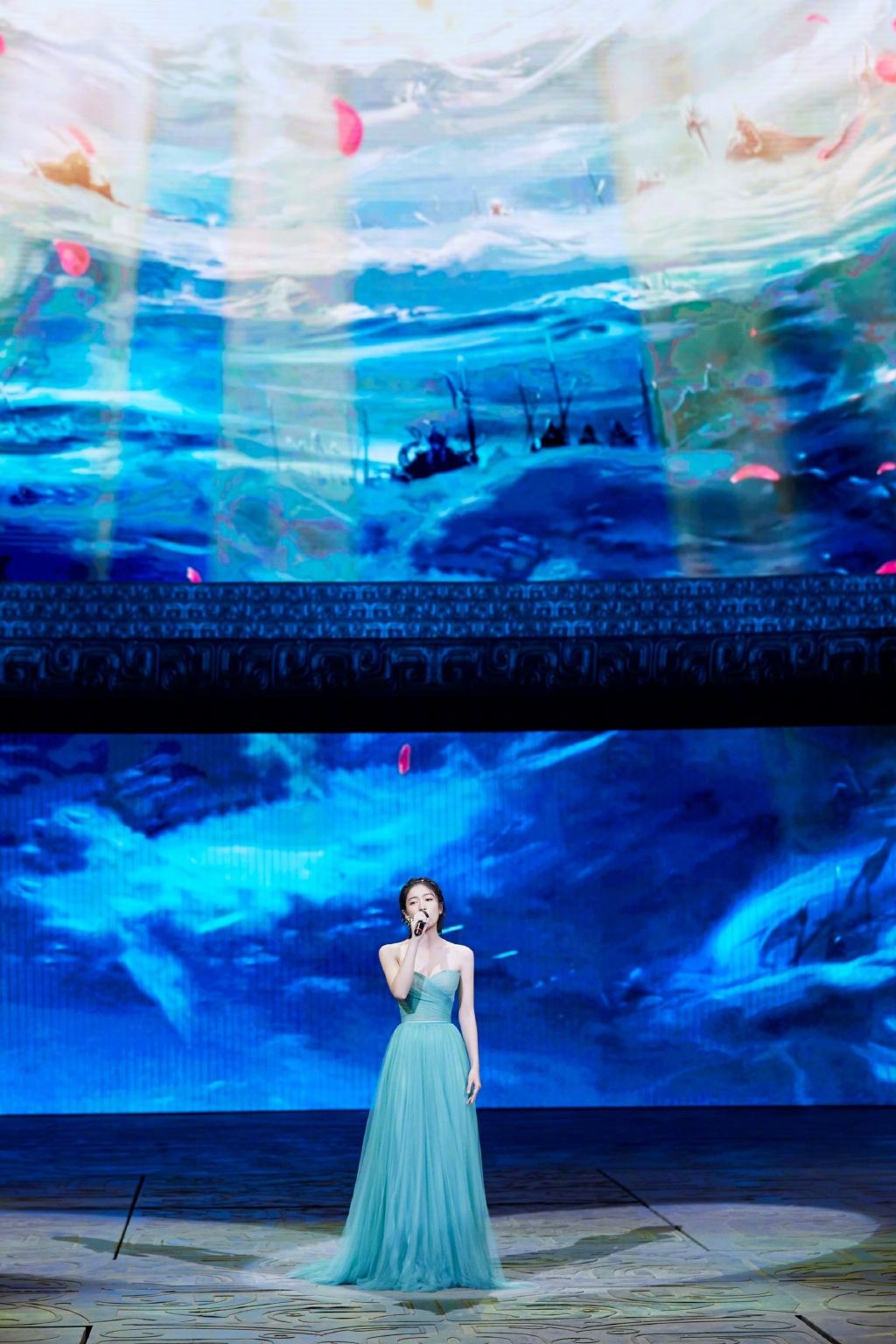 中国内地浙江省义乌女演员张雪迎时尚个性写真图片图片
