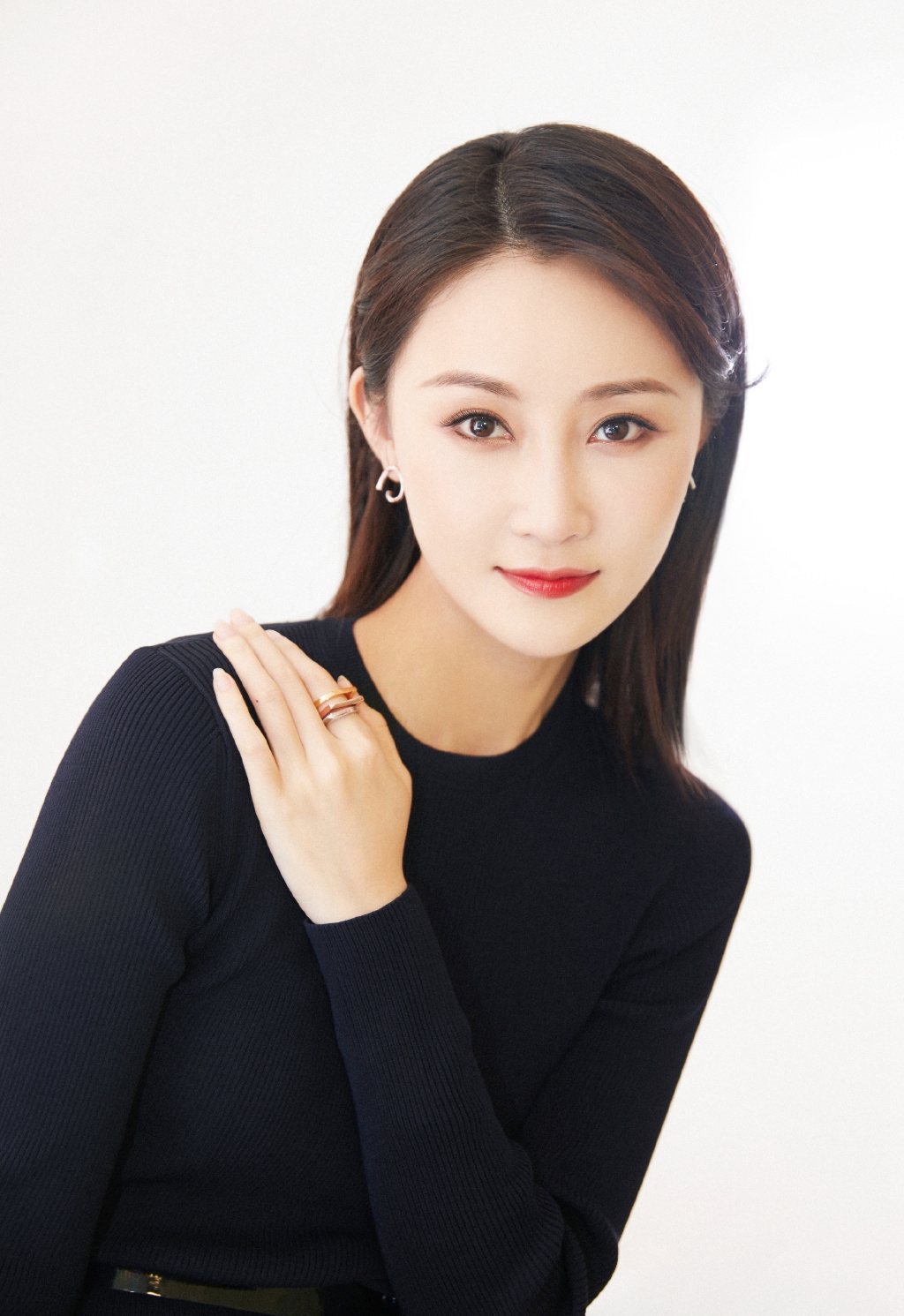 中国内地辽宁省大连女演员林鹏优雅干练写真图片图片