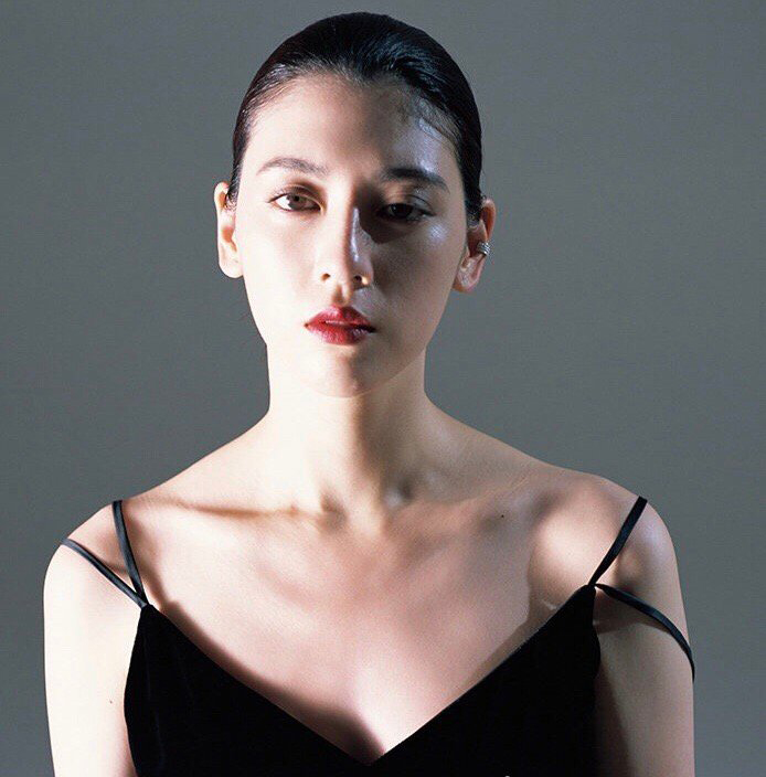 三吉彩花图片
