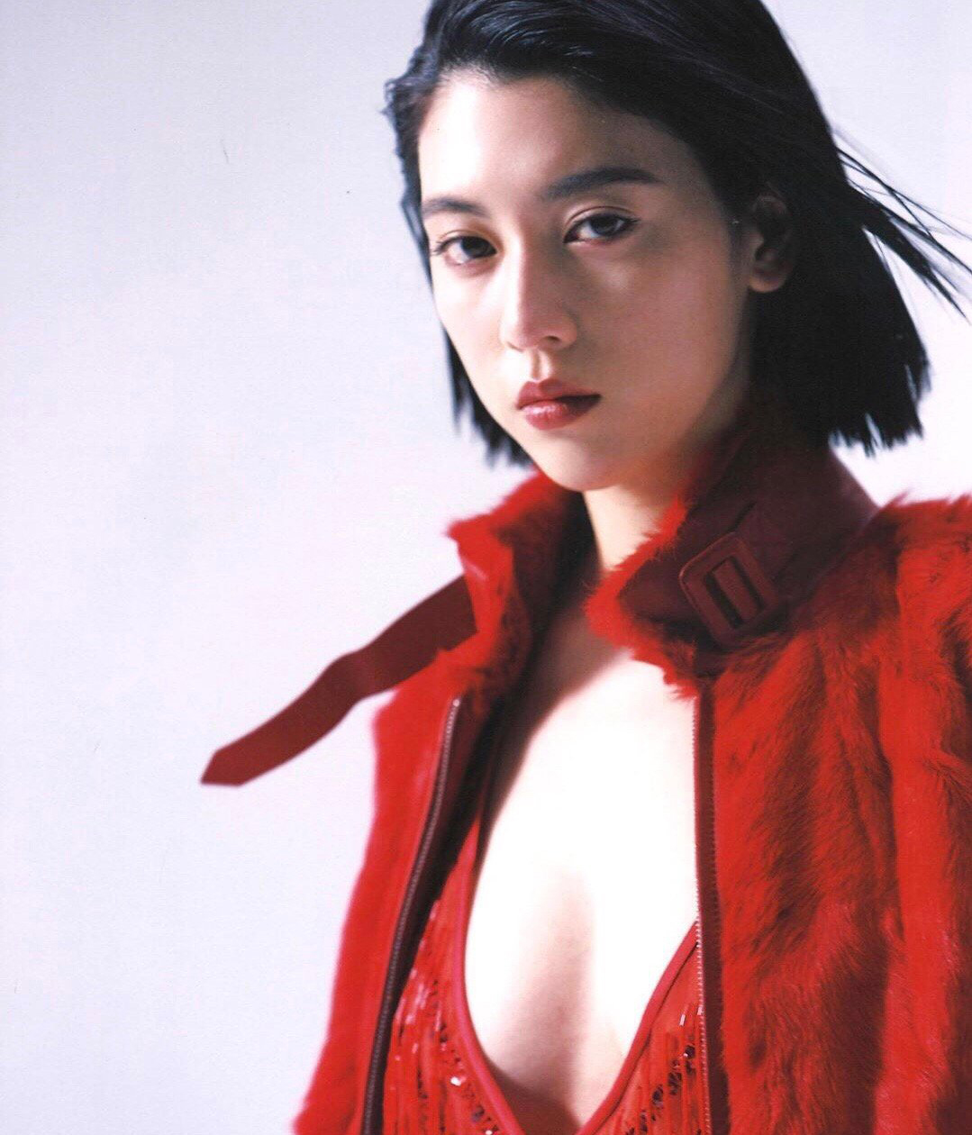 三吉彩花图片