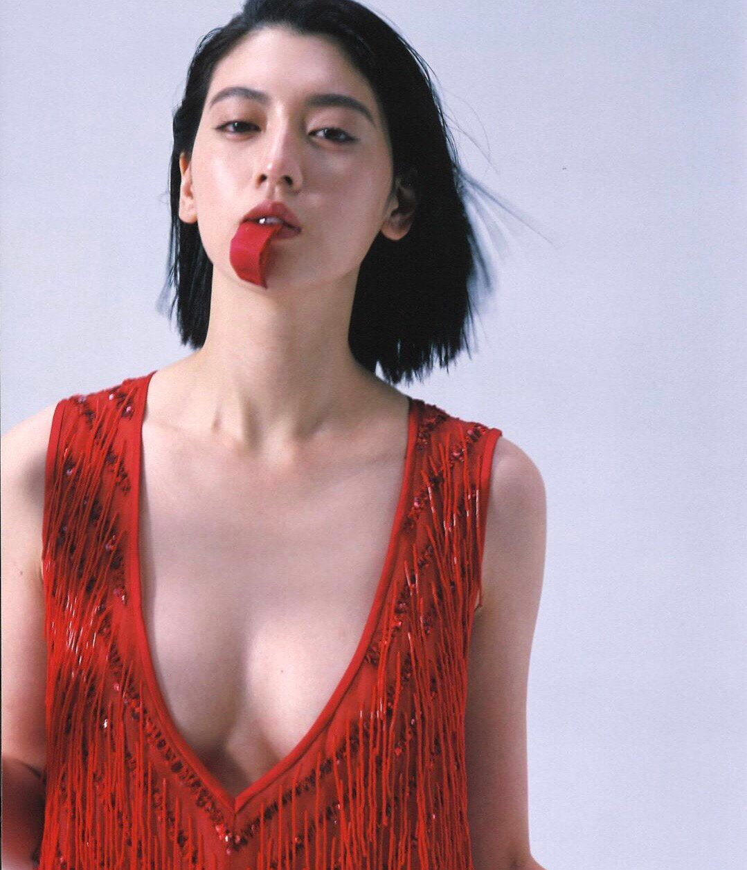 三吉彩花图片