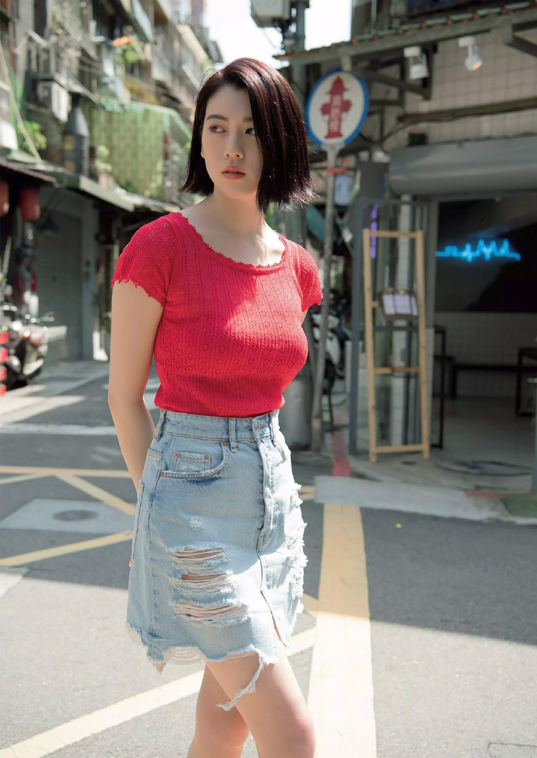 三吉彩花图片