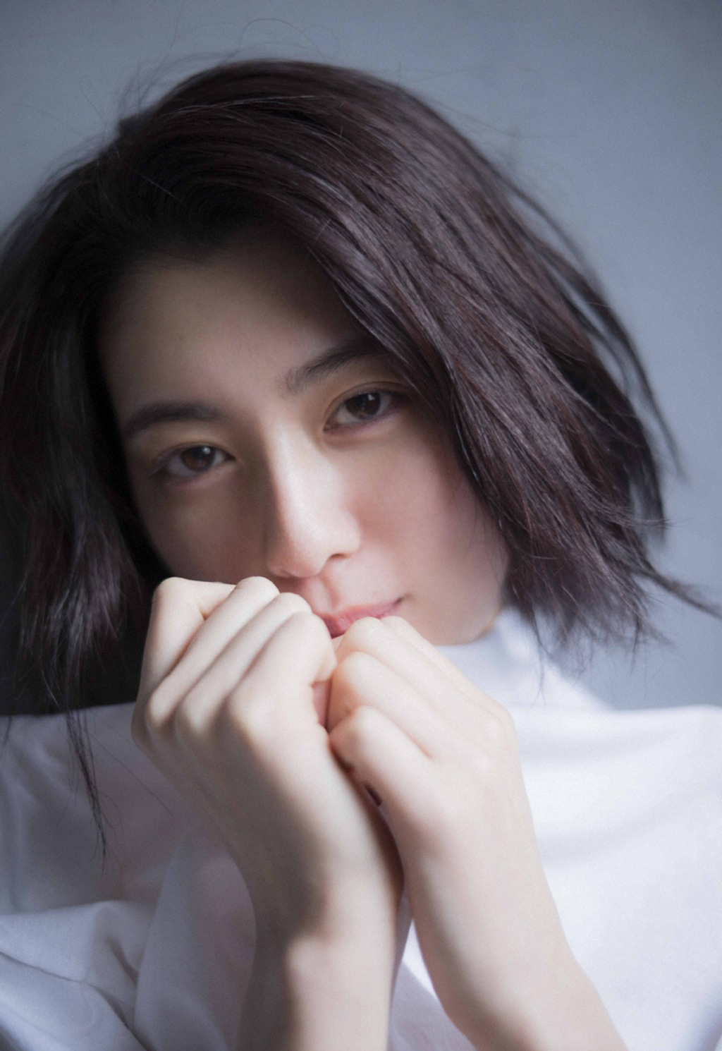三吉彩花图片