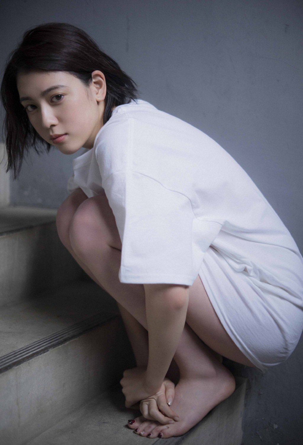 三吉彩花图片