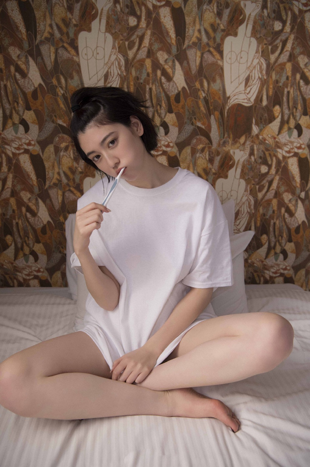 三吉彩花图片