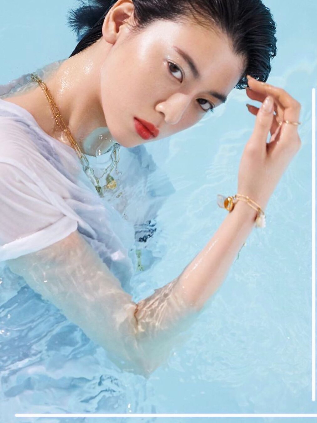 三吉彩花图片