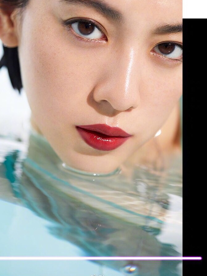 三吉彩花图片