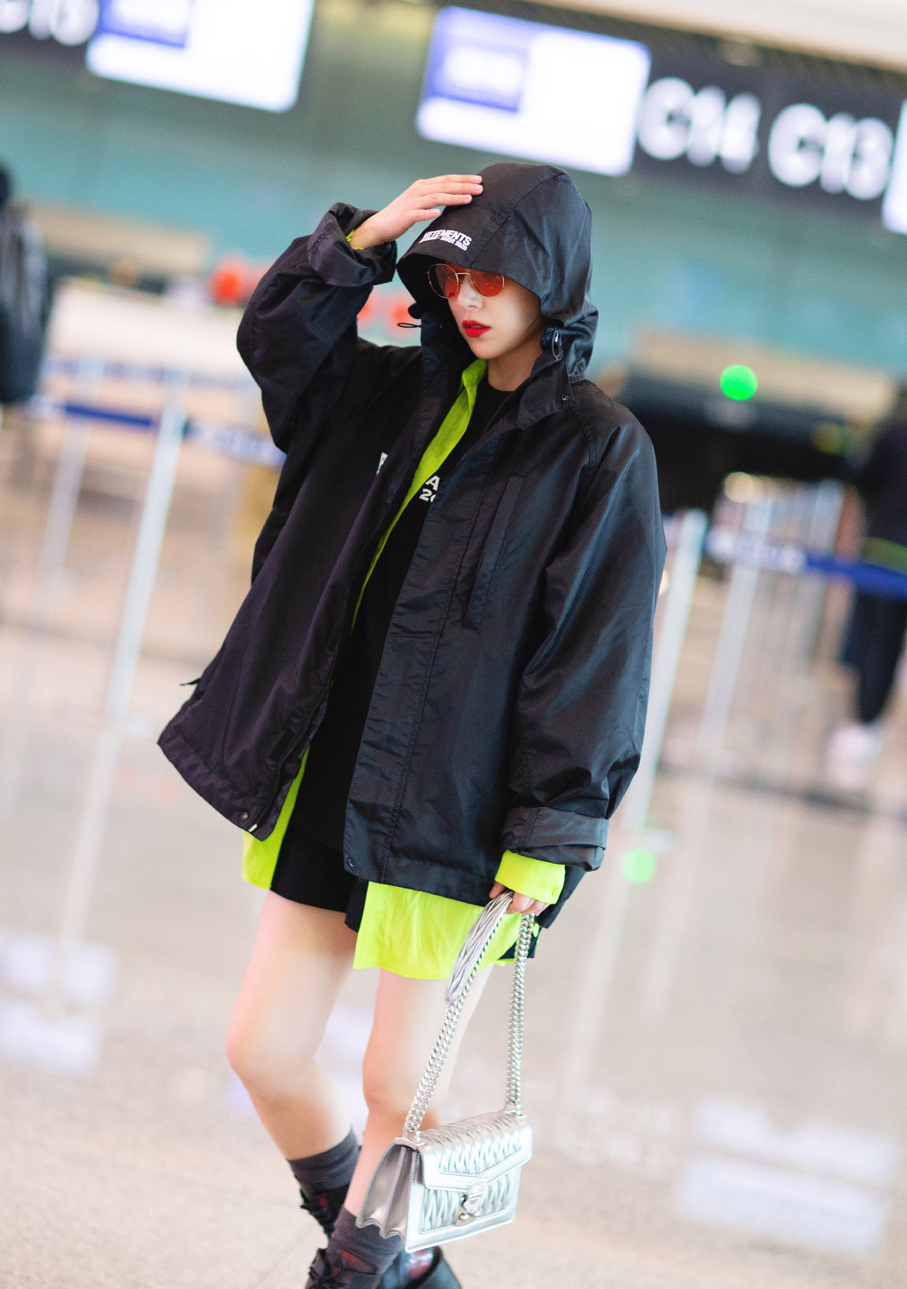 最新流行美女阚清子时尚潮流机场图片图片
