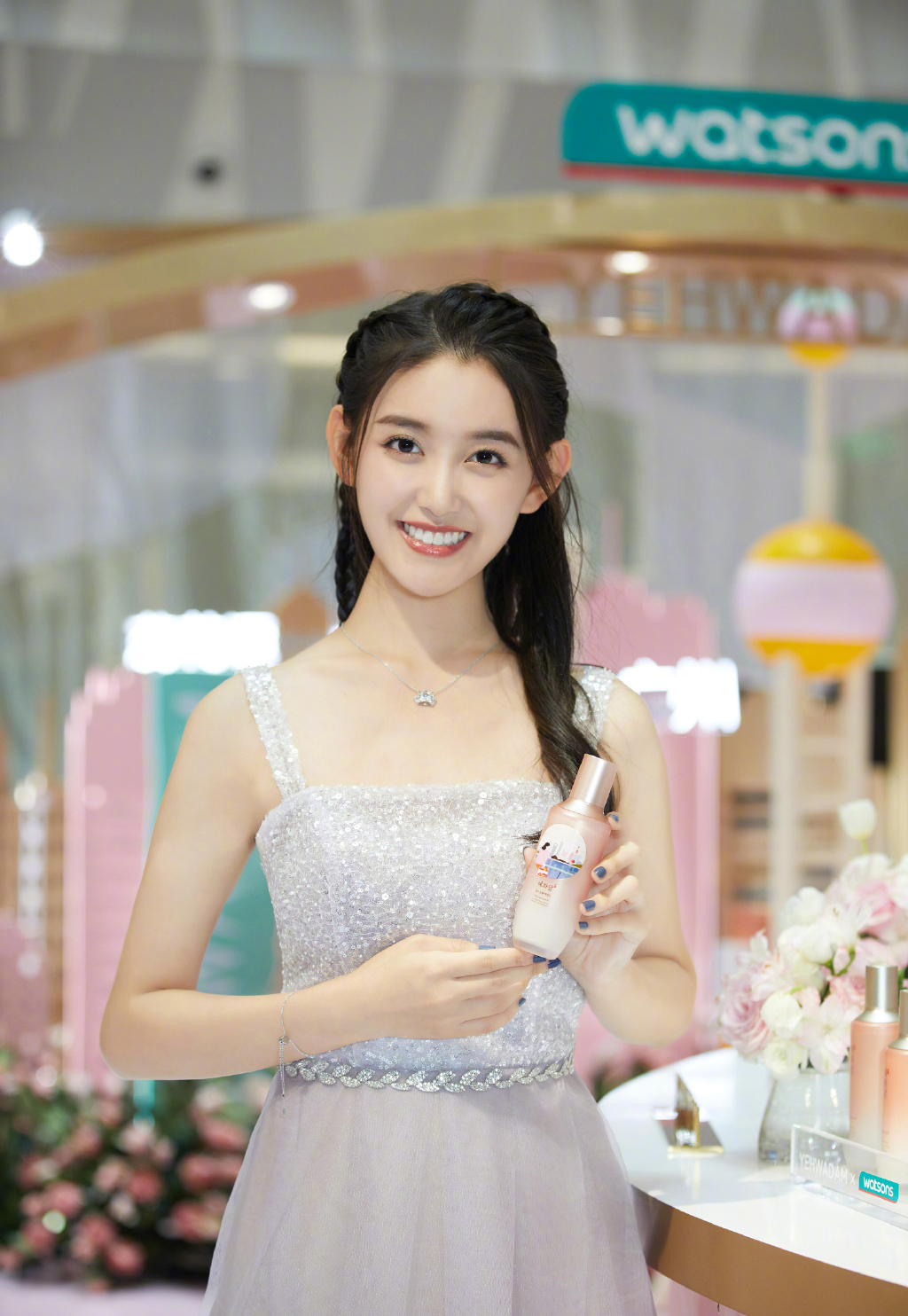 蒋依依粉嫩少女心活动写真图片图片
