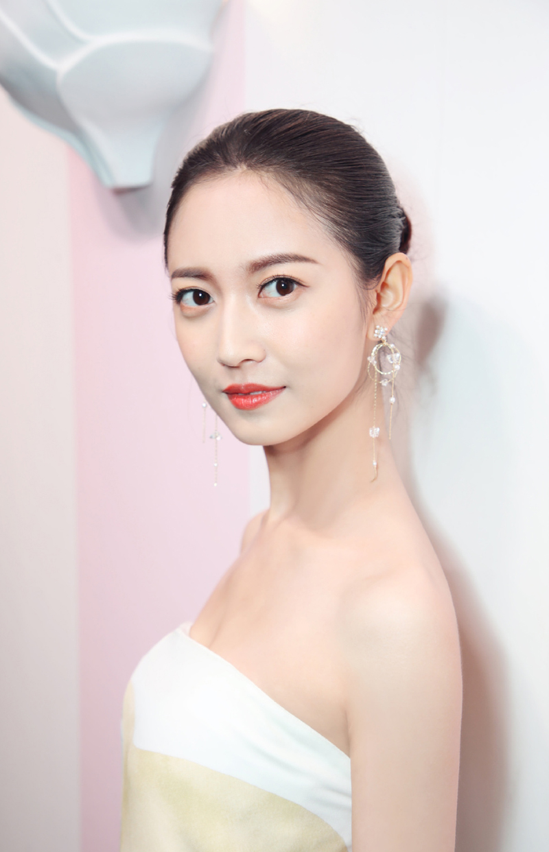 北京新生代女演员陈钰琪性感唯美写真图片图片