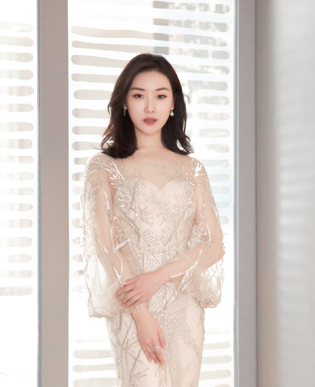 中国内地辽宁省沈阳女演员菅纫姿秋冬养眼时尚写真图片图片