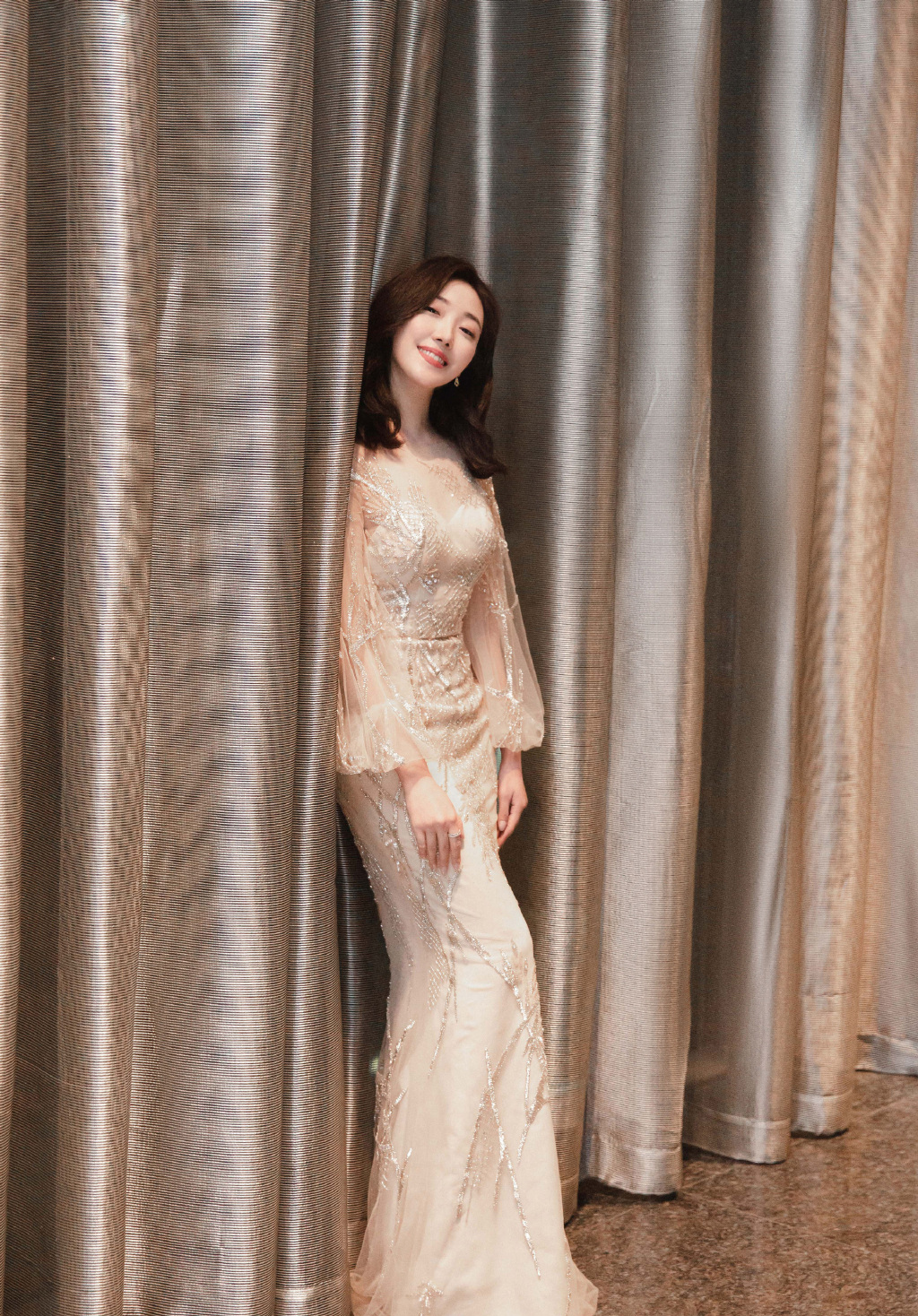 中国内地辽宁省沈阳女演员菅纫姿秋冬养眼时尚写真图片图片