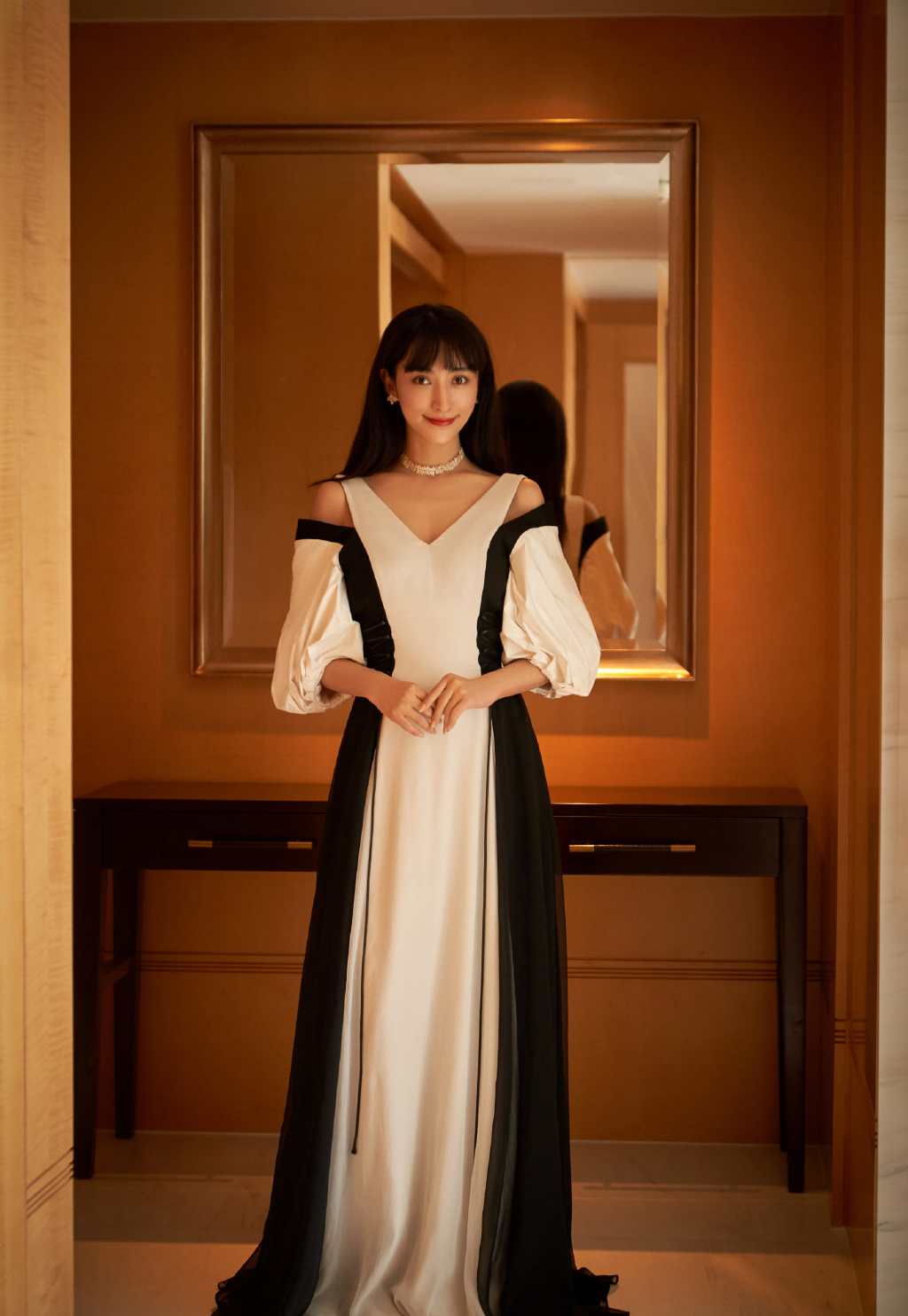 高清西藏美女曲尼次仁性感活动照图片图片