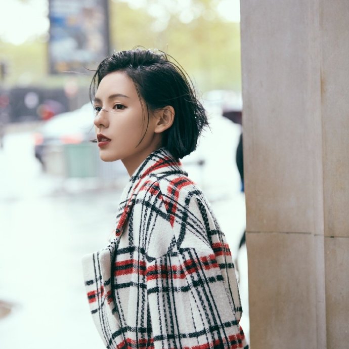 中国内地新晋女演员模特张予曦妩媚浴袍微博美照图片图片