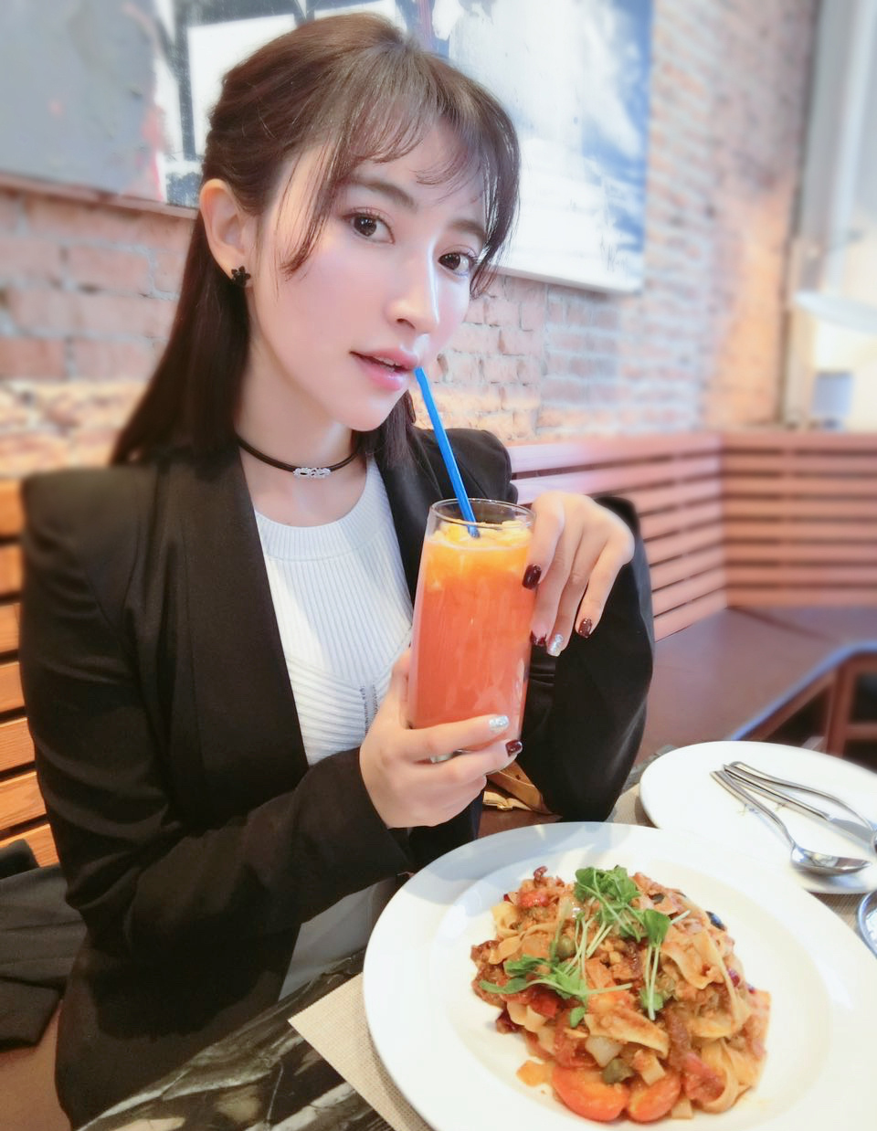 曲尼次仁清新甜美生活照图片图片