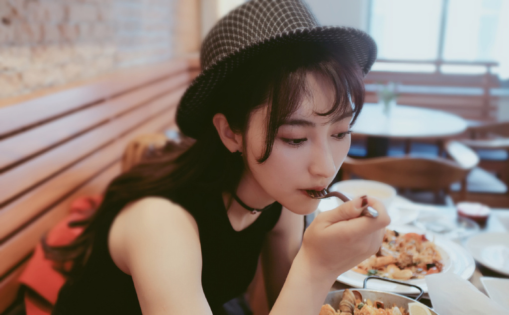 曲尼次仁性感写真图片图片