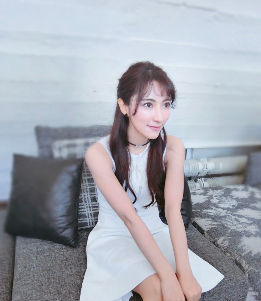 曲尼次仁清新甜美生活照图片图片