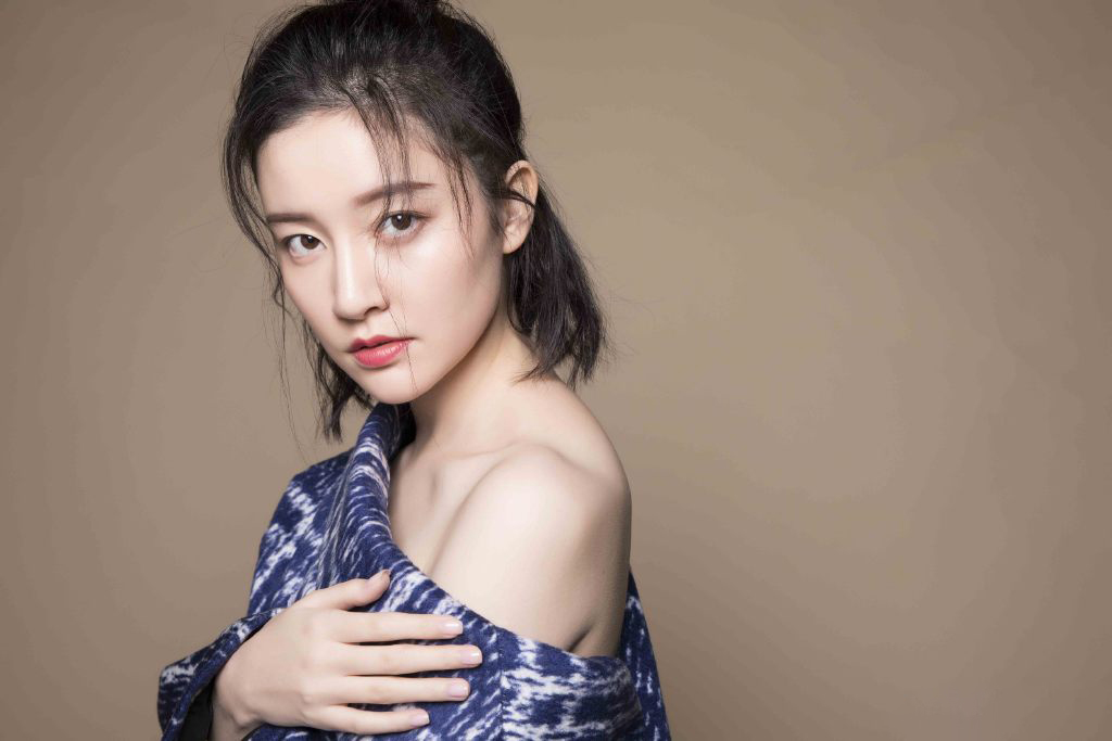 中国大陆女演员崔心心性感写真图片图片