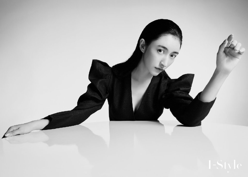 曲尼次仁黑白质感写真图片图片