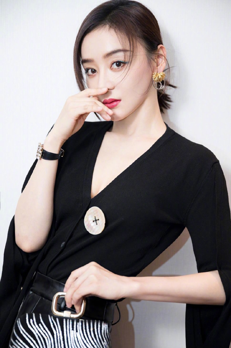 高清中国内地影视湖北省襄阳女演员袁姗姗羽毛裙唯美写真桌面壁纸图片 高清中国内地影视湖北省襄阳女演员袁姗姗羽毛裙唯美写真桌面壁纸图片