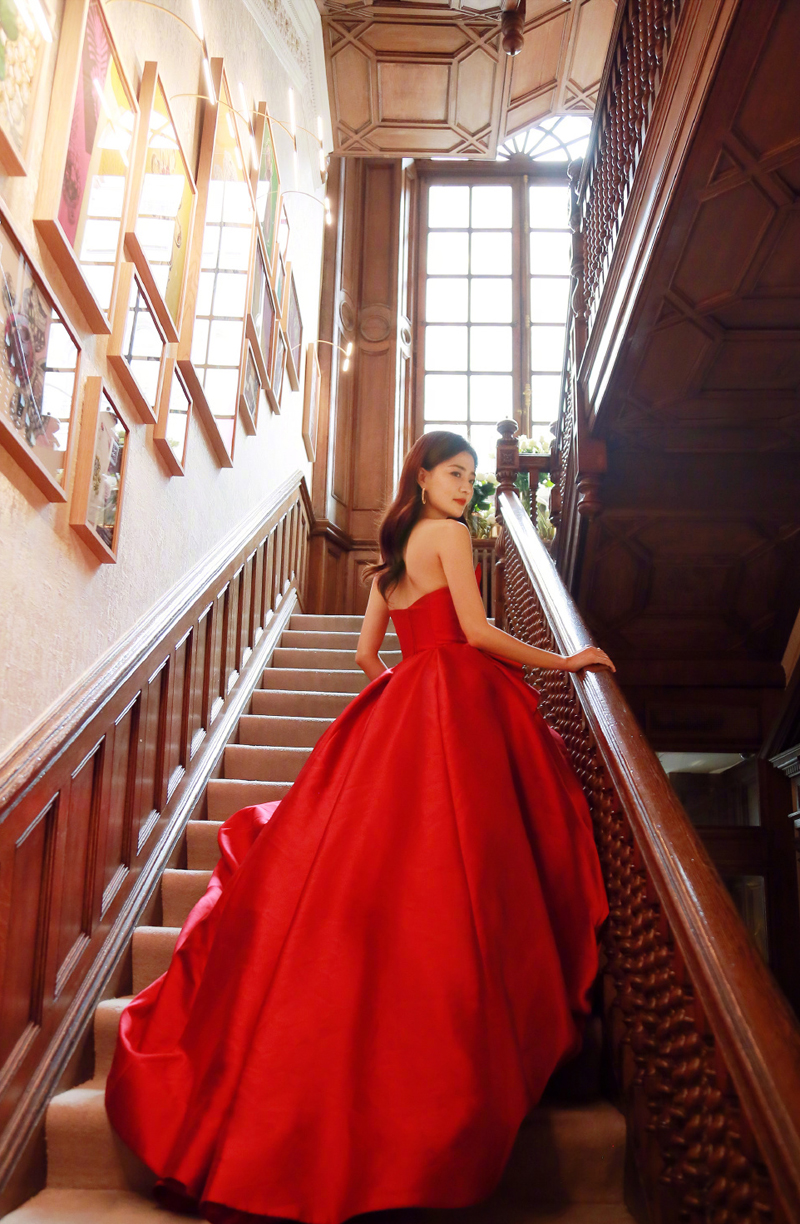 中国内地内蒙古呼和浩特女演员徐璐性感牛仔连体装时尚写真高清图片图片