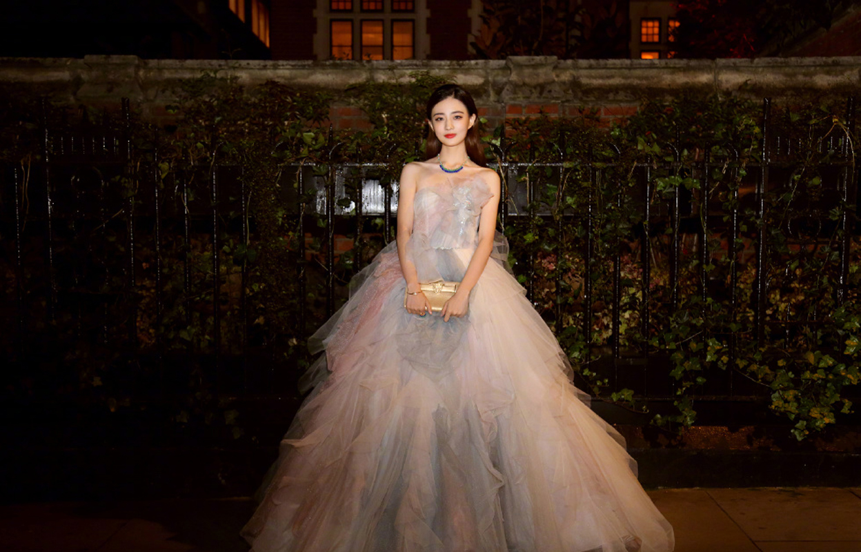 中国内地内蒙古呼和浩特女演员徐璐性感牛仔连体装时尚写真高清图片图片