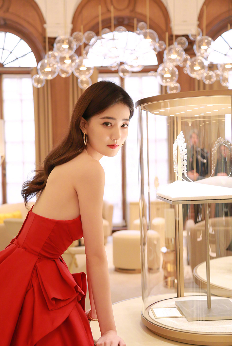 中国内地内蒙古呼和浩特女演员徐璐性感牛仔连体装时尚写真高清图片图片