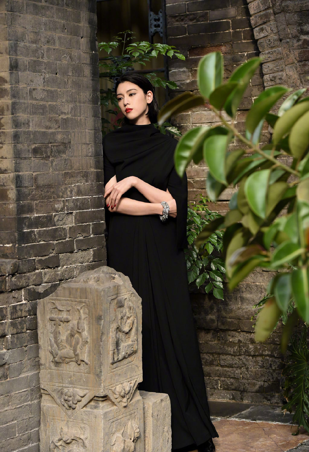 三吉彩花图片