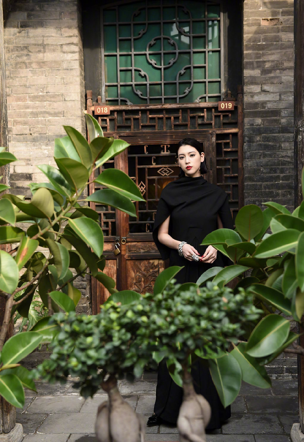 三吉彩花图片