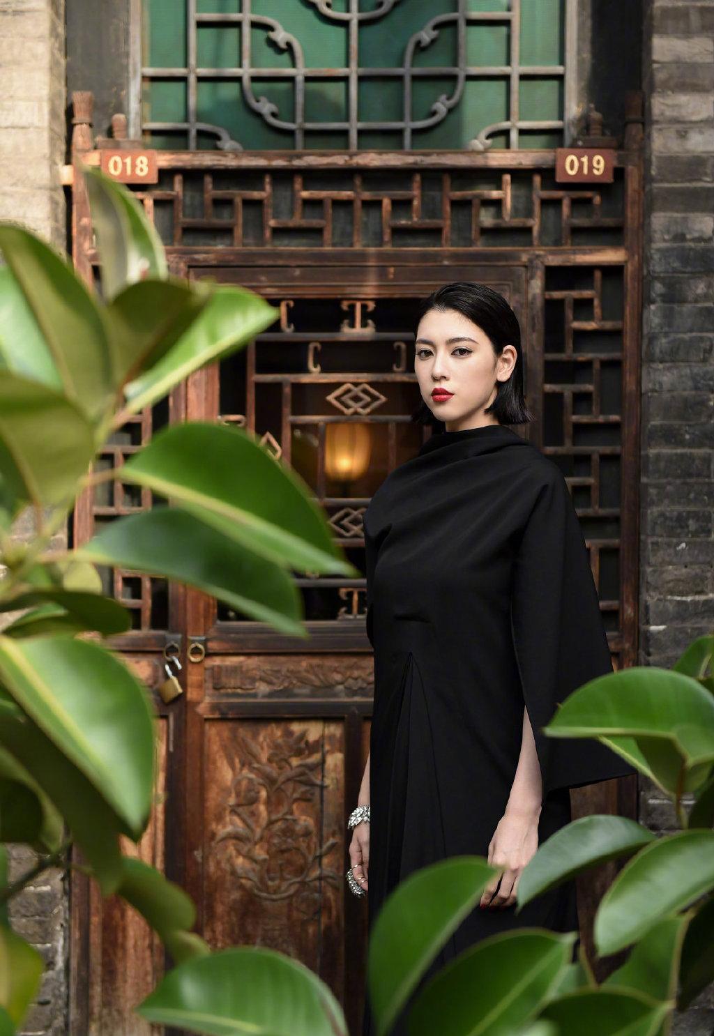 三吉彩花图片