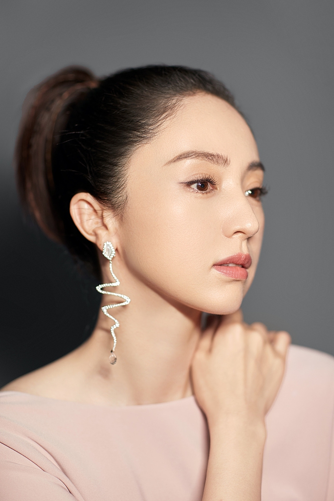 高清中国内地黑龙江省牡丹江影视女演员董璇气质靓丽美女写真图片