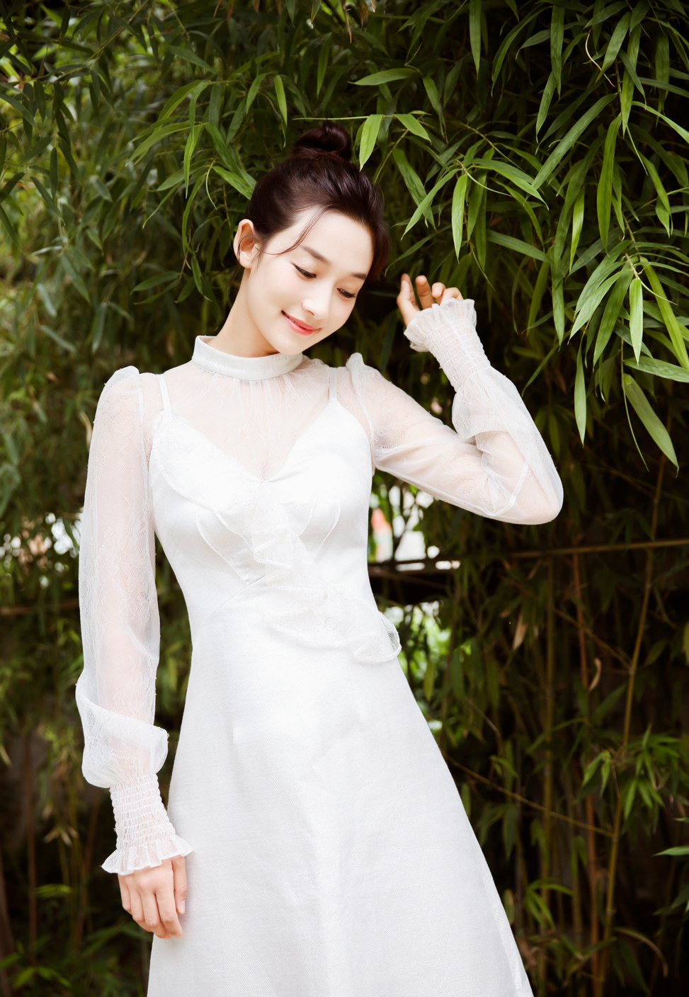 高清女明星李若宁露肩装性感写真图片图片