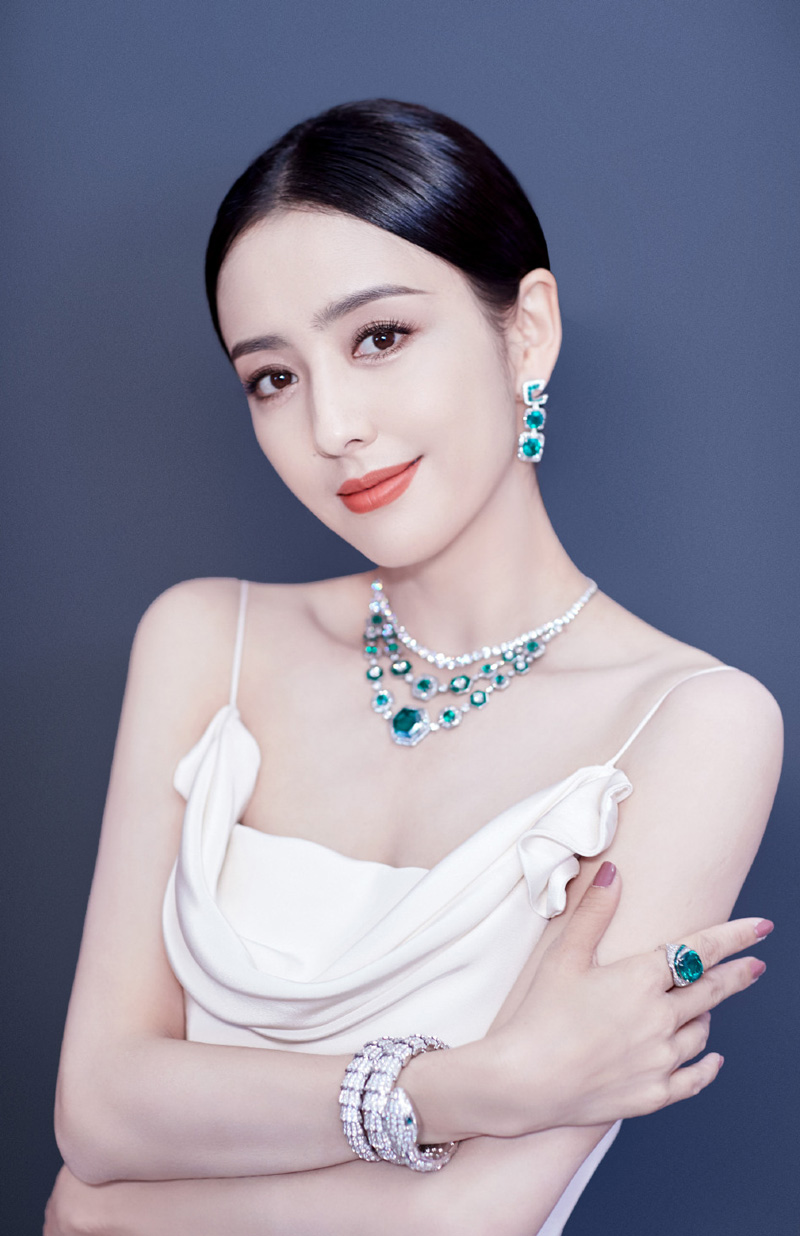 高清中国内地新疆伊犁影视女演员佟丽娅优雅性感活动写真图片图片