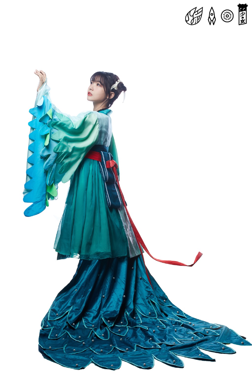 高清广东深圳女星火箭少女101yamy赖美云傅菁黑白配写真图片图片