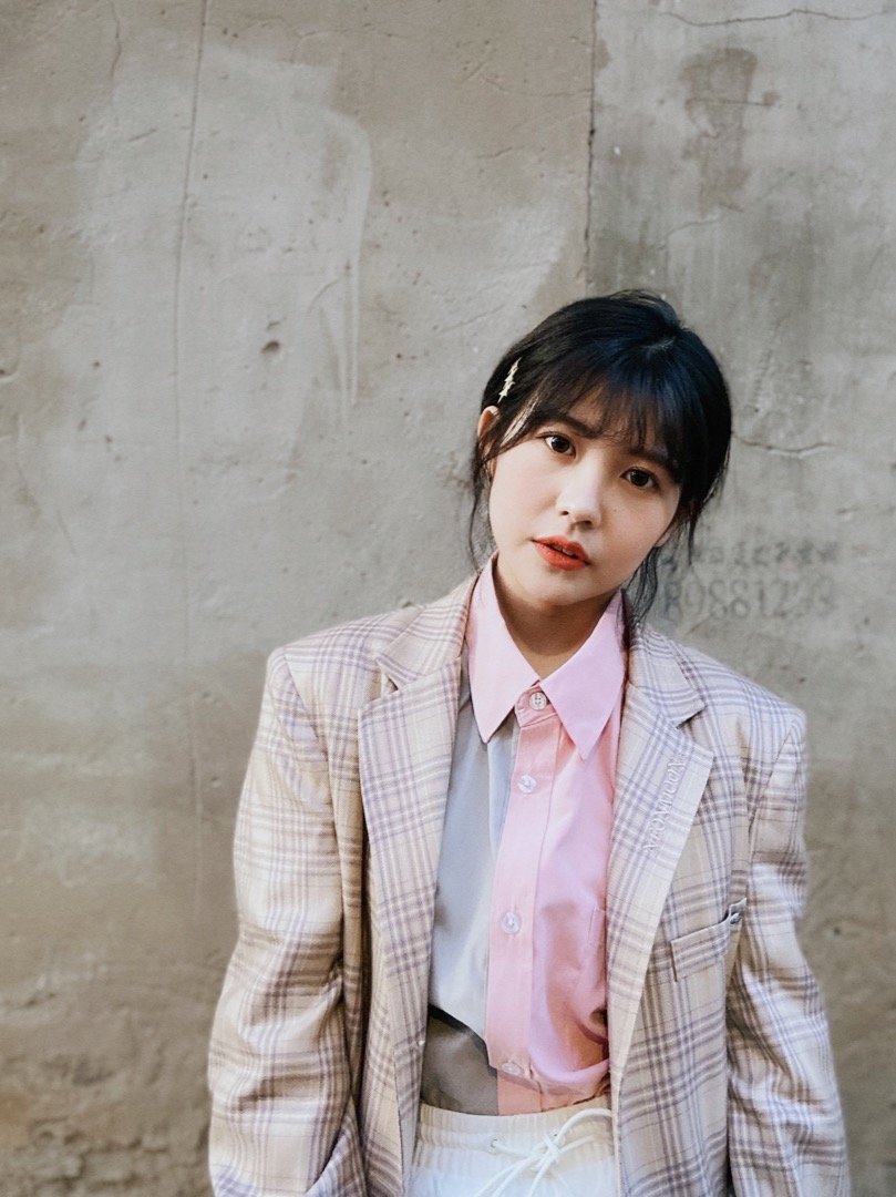 高清广东深圳女星火箭少女101yamy赖美云傅菁黑白配写真图片图片