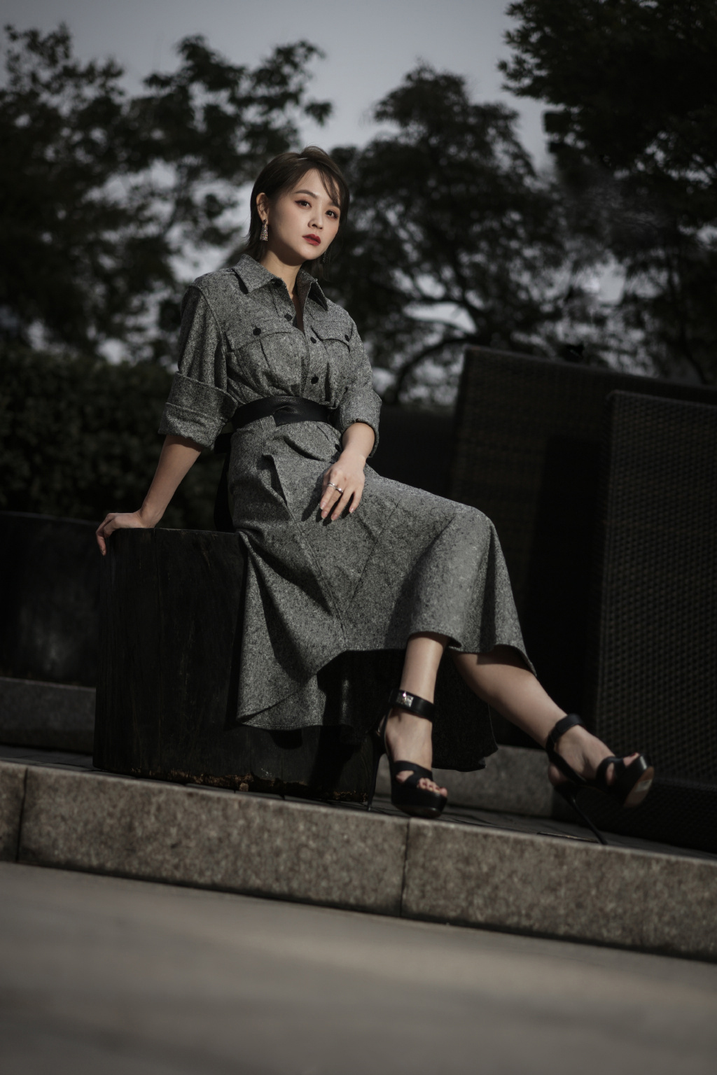 邓莎吊带白裙灵动俏皮写真图片  邓莎图片图片