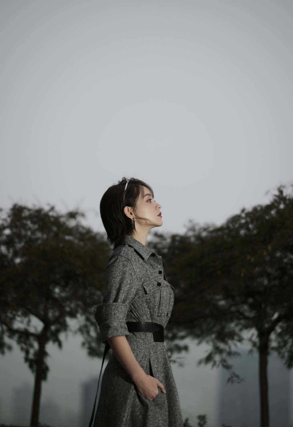邓莎粉色毛衣恬静美艳写真图片  邓莎图片图片