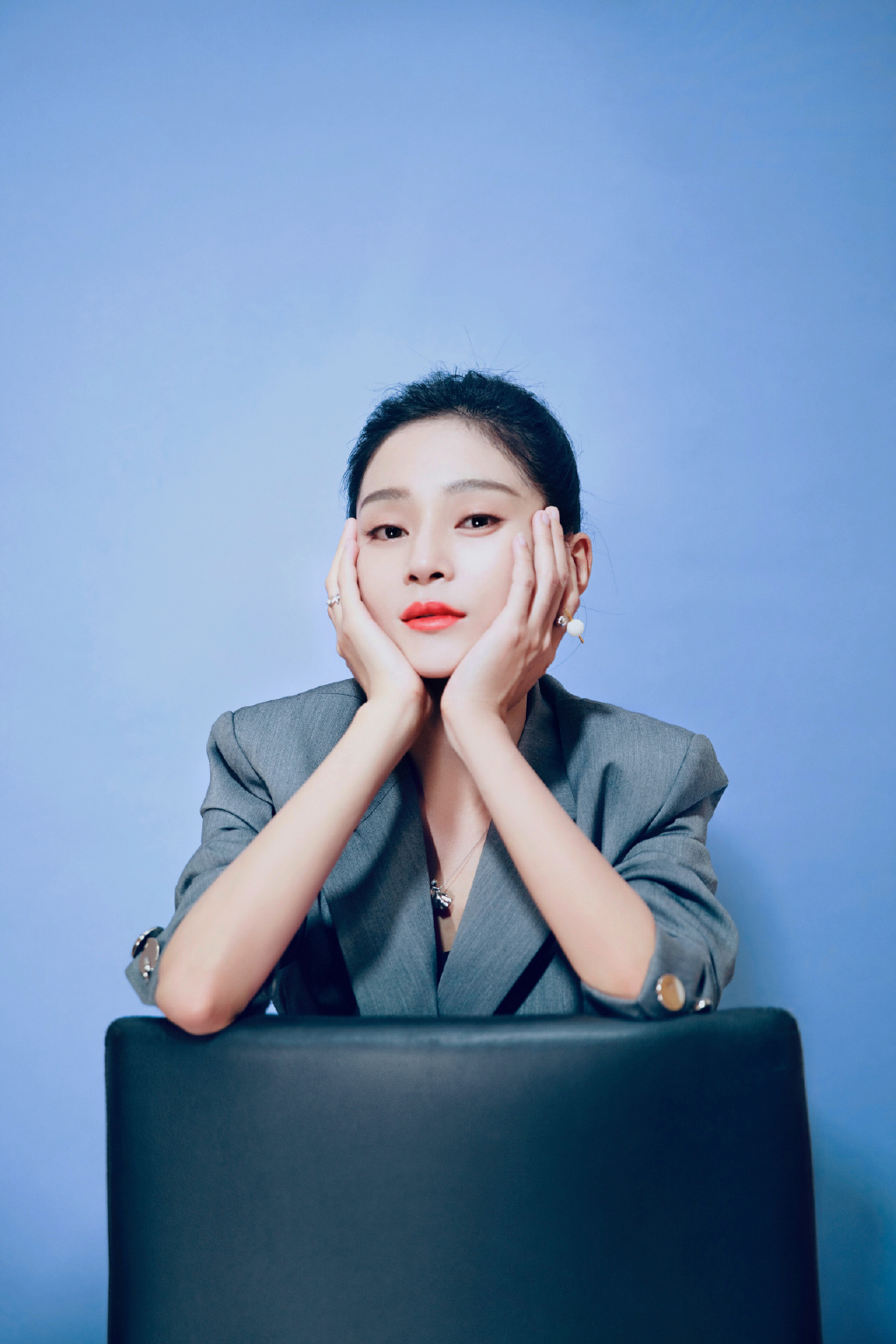 高清内地山东烟台女演员王媛可优雅知性写真图片图片